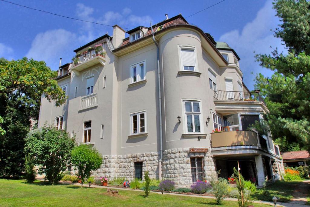 Kalmar Panzio Bed and Breakfast Budapest Værelse billede
